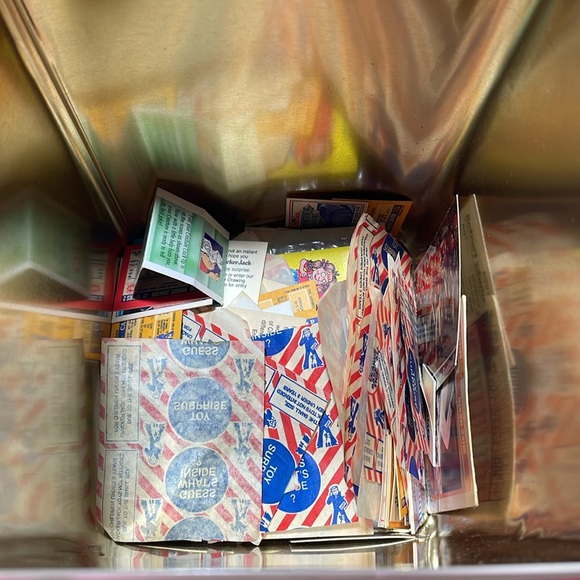 1993 Cracker Jack Box and contents - Picture 4 of 7